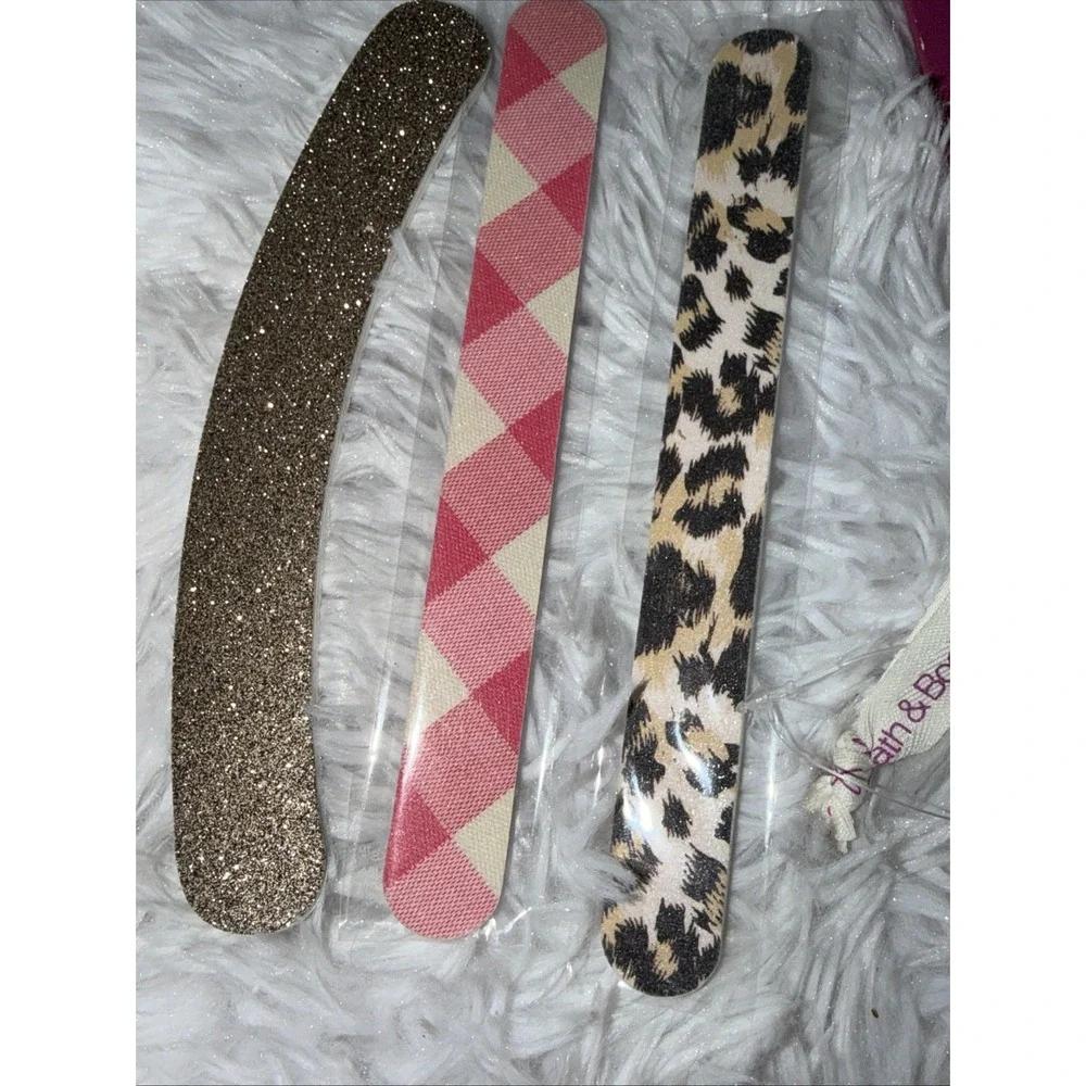 Bath & Body Works Cozy Snowman Shea-Infused Socks Lot With CD And Nail Files